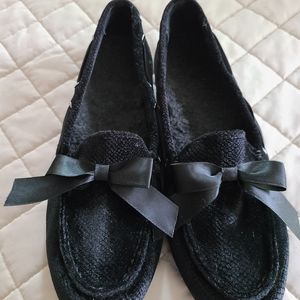 Vionic slippers -Holiday Size 7.5